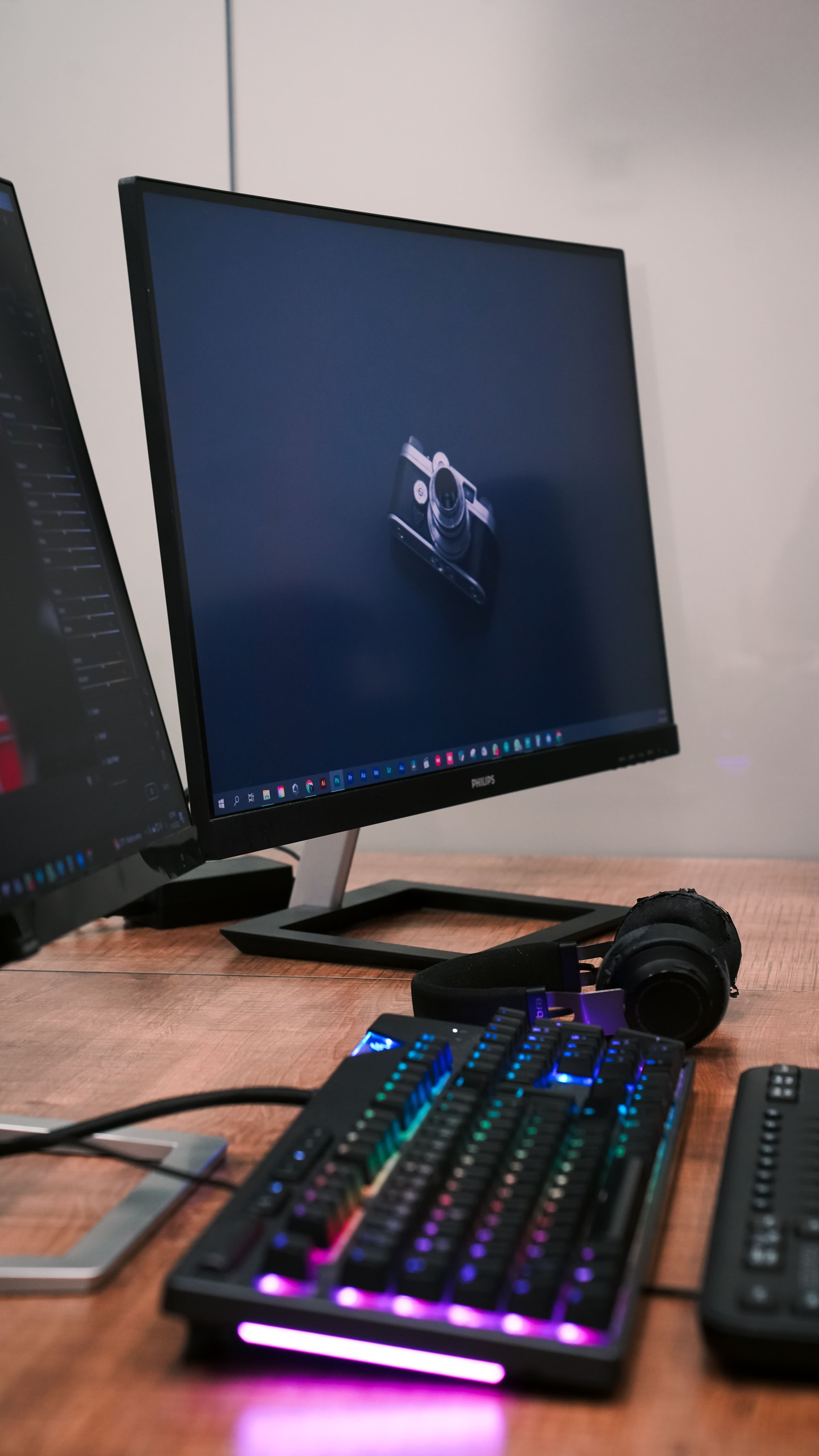 Modern desktop computer mini PC workstation technology